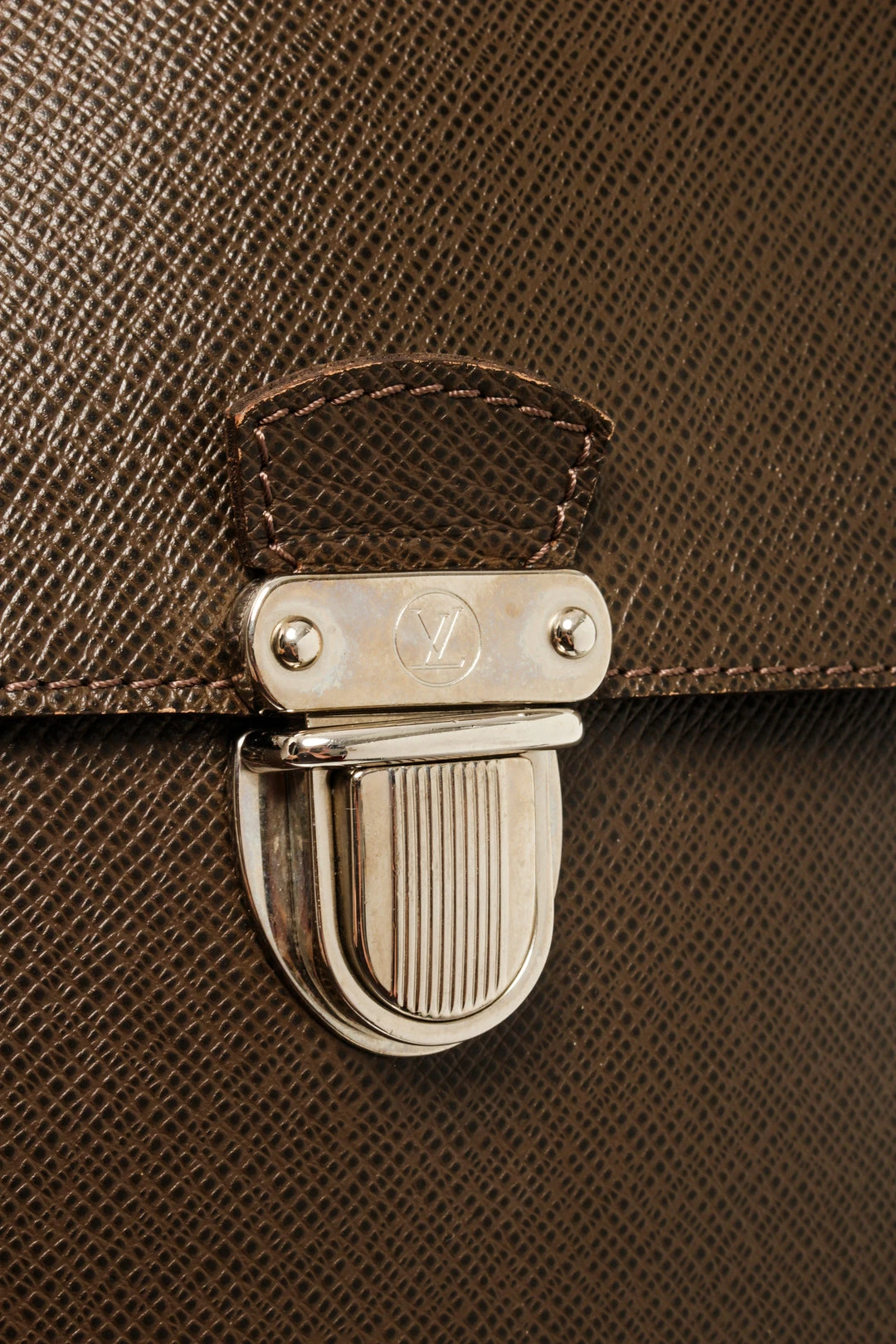 Wholesale ๐ Louis Vuitton Brown Ardoise Luka Taiga Leather Shoulder Bag โ - Image 5