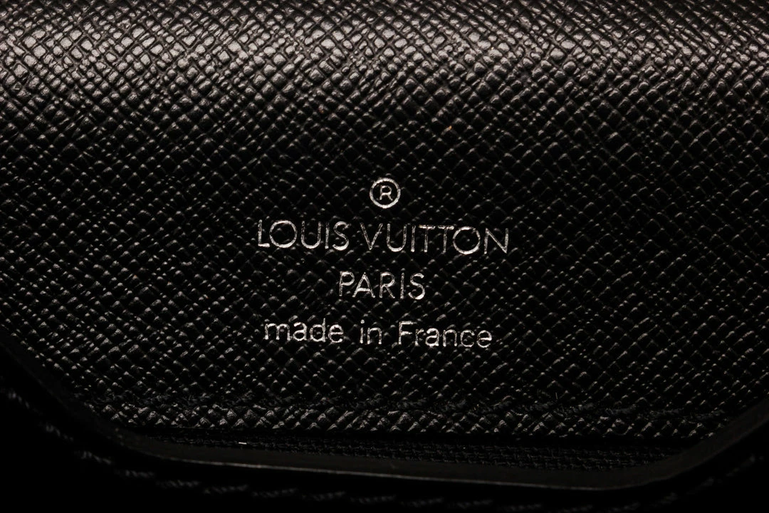 Brand new โค๏ธ Louis Vuitton Black Taiga Leather Robusto 3 Briefcase Bag ๐ - Image 6