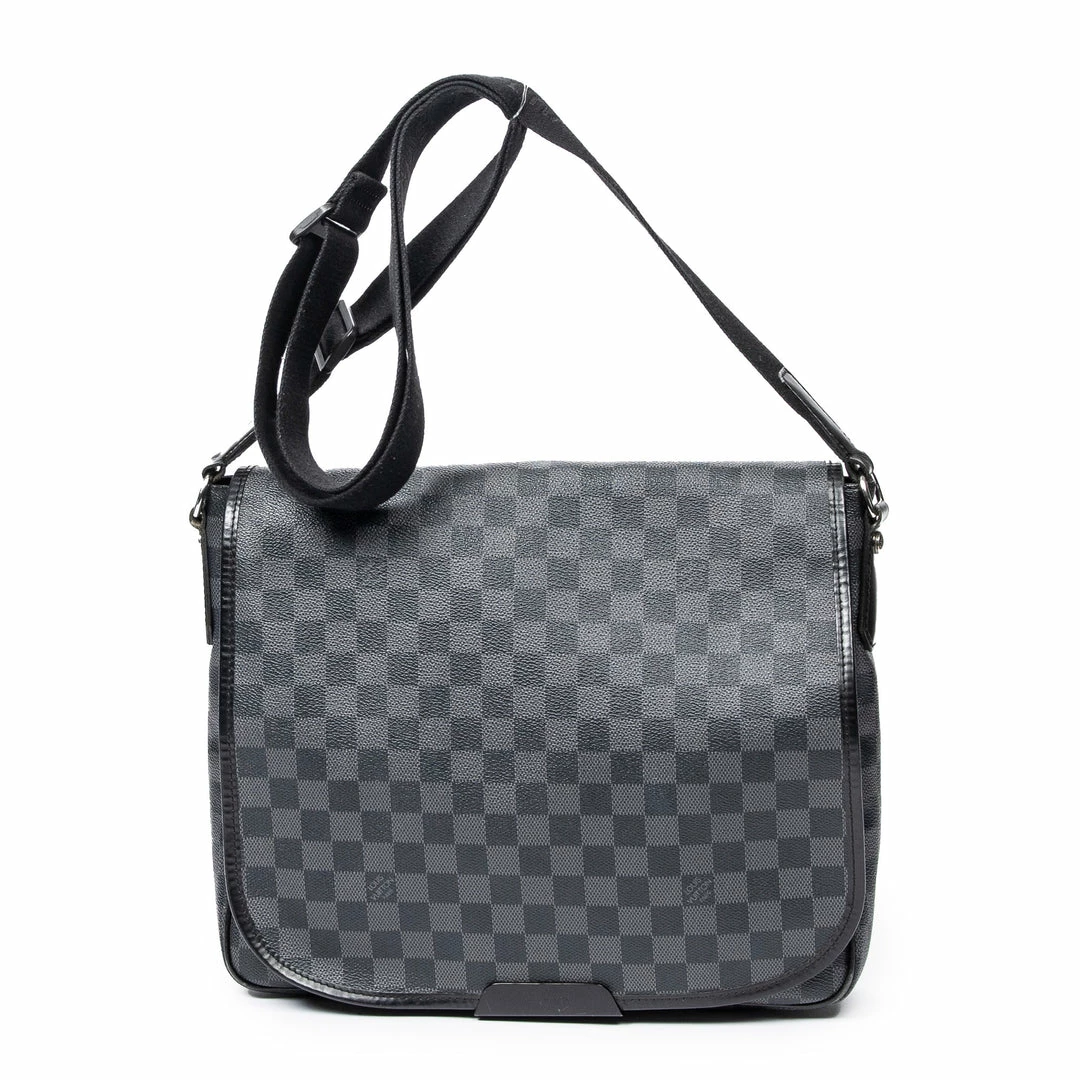 New ๐ Louis Vuitton Daniel MM โค๏ธ