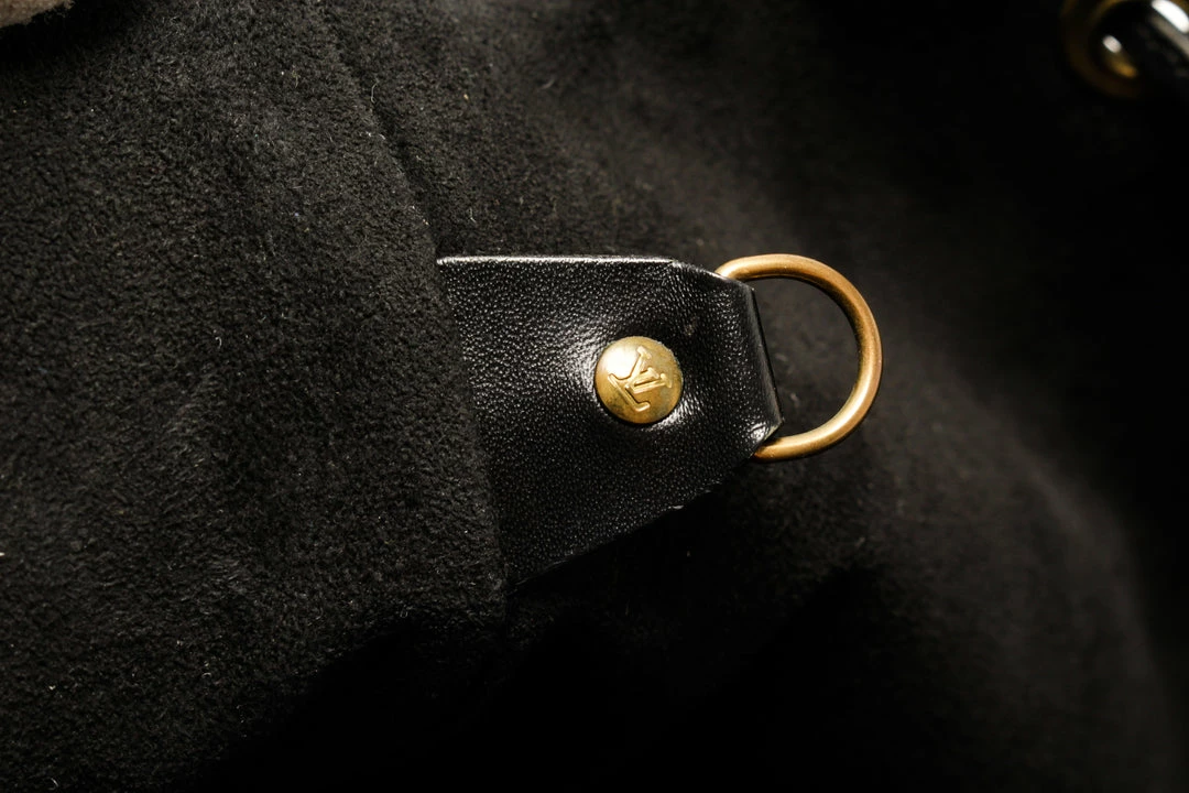 New ๐ Louis Vuitton Black Epi Leather Noe Shoulder Bag ๐ - Image 5