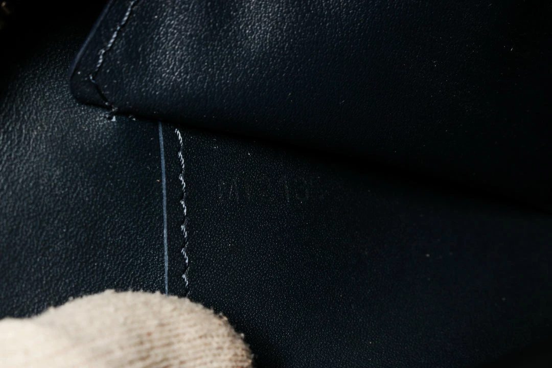 Budget 🌟 Louis Vuitton Black Taiga Leather Atoll Organizer Clutch 🎁 - Image 5